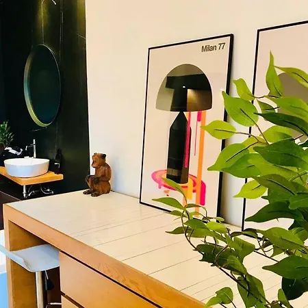 Oli's Charming House